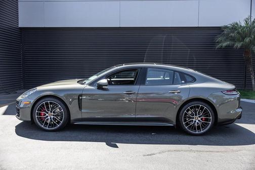 2022 Porsche Panamera 4S