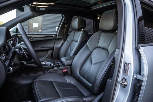 2025 Porsche Macan T