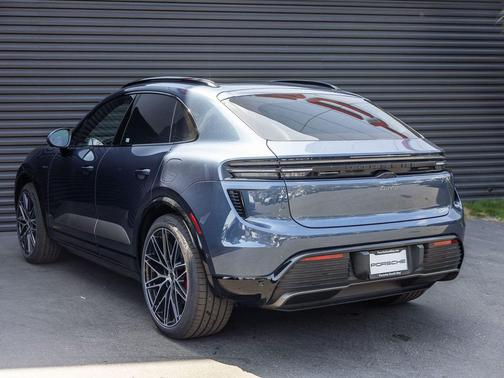 2026 Porsche Macan Macan Electric Turbo
