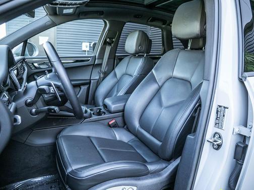 Chalk 2025 Porsche Macan Macan