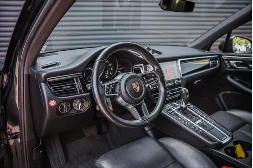 2020 Porsche Macan Base