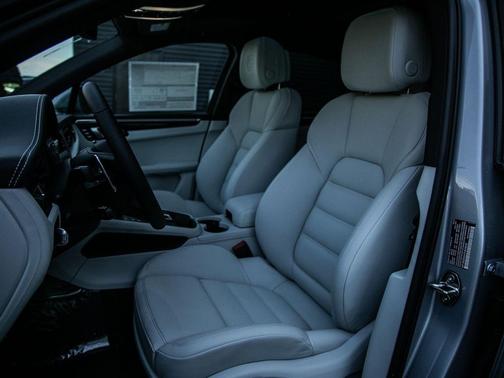 Dolomite 2026 Porsche Macan Macan