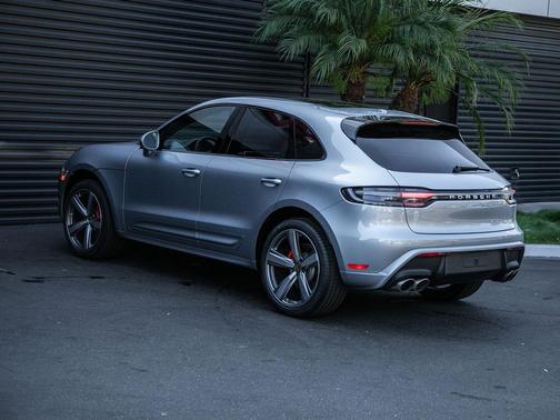 Dolomite 2026 Porsche Macan Macan