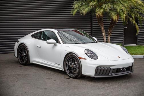 2025 Porsche 911 Carrera GTS