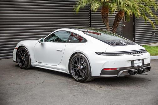 2025 Porsche 911 Carrera GTS