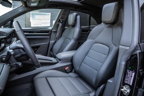 2025 Porsche Macan 4