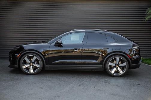 2025 Porsche Macan 4