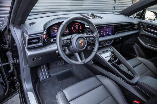 2025 Porsche Macan 4