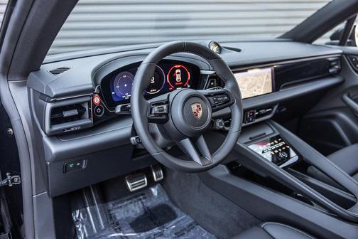 2025 Porsche Macan 4S