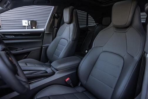 2025 Porsche Macan 4S