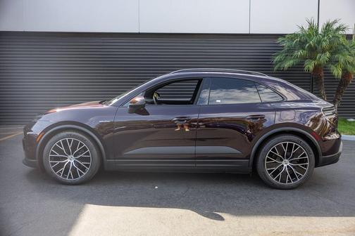 2025 Porsche Macan 