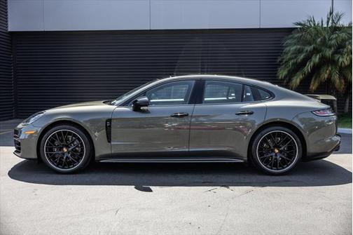 2022 Porsche Panamera Platinum Edition