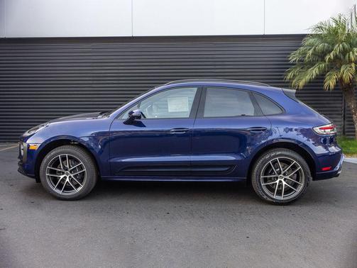 Gentian Blue Metallic 2026 Porsche Macan Macan