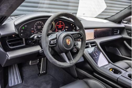 2025 Porsche Taycan Turbo GT w/Weissach Package