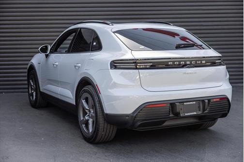 2024 Porsche Macan Base