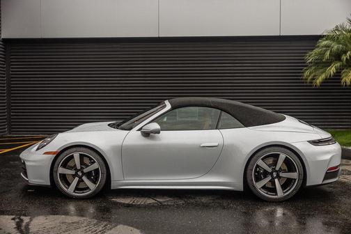 2026 Porsche 911 Carrera 4S Cabriolet