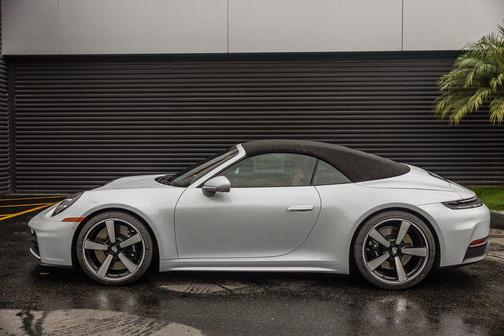 2026 Porsche 911 Carrera 4S Cabriolet