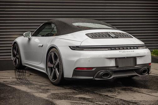 2026 Porsche 911 Carrera 4S Cabriolet