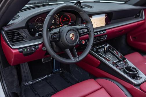2025 Porsche 911 Carrera