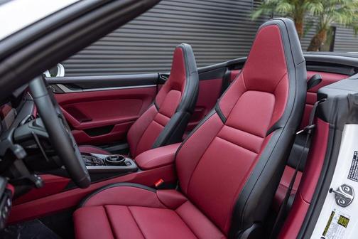 2025 Porsche 911 Carrera