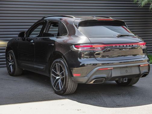 Jet Black 2022 Porsche Macan Macan