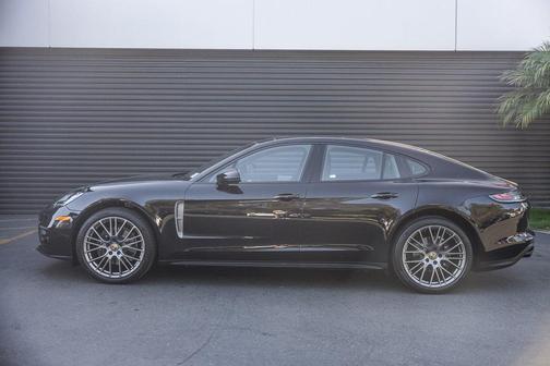 2023 Porsche Panamera Platinum Edition