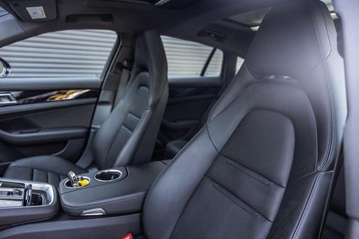 2023 Porsche Panamera Platinum Edition