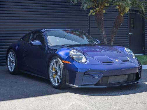 Gentian Blue Metallic 2026 Porsche 911 GT3