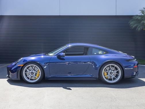 Gentian Blue Metallic 2026 Porsche 911 GT3