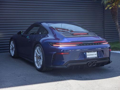 Gentian Blue Metallic 2026 Porsche 911 GT3