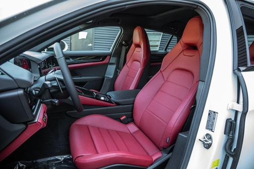 2025 Porsche Panamera 