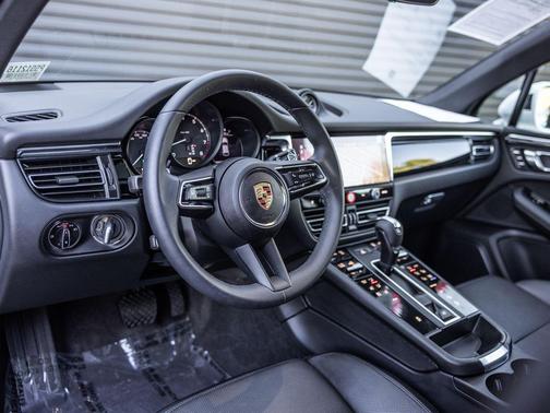 2025 Porsche Macan 