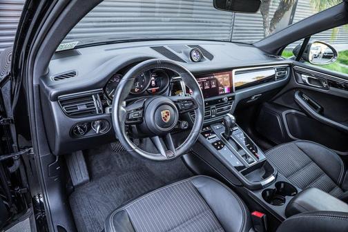 2023 Porsche Macan T