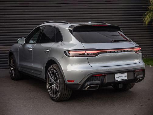 Dolomite 2026 Porsche Macan Macan
