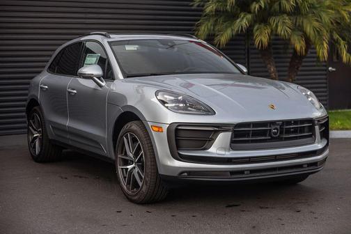 Dolomite 2026 Porsche Macan Macan