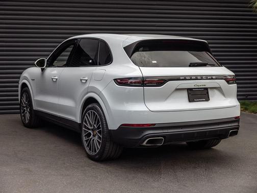 White 2023 Porsche Cayenne Cayenne E-Hybrid