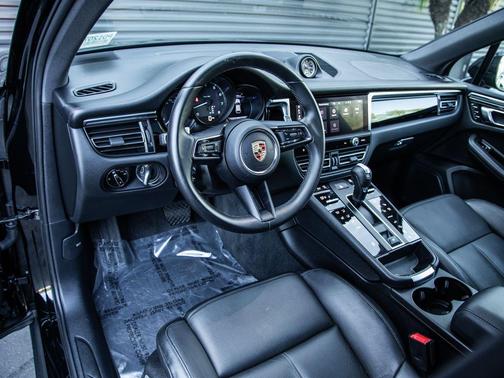 2023 Porsche Macan T