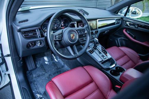 2022 Porsche Macan 