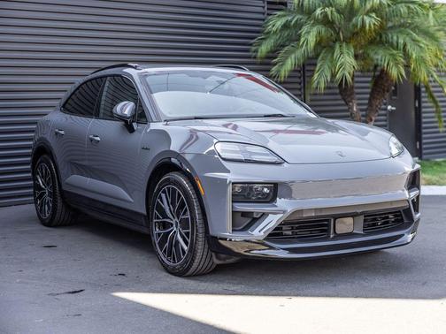 Slate 2025 Porsche Macan Macan Electric Turbo