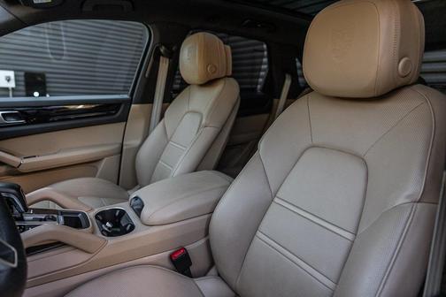 2023 Porsche Cayenne Platinum Edition