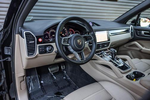 2023 Porsche Cayenne Platinum Edition