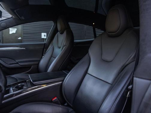 2022 Tesla Model S Base