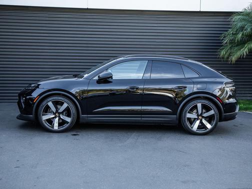 2025 Porsche Macan 4