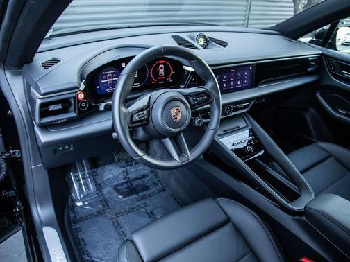 2025 Porsche Macan 4