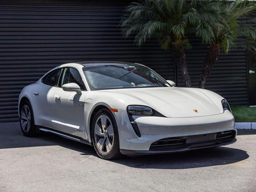 Chalk 2023 Porsche Taycan