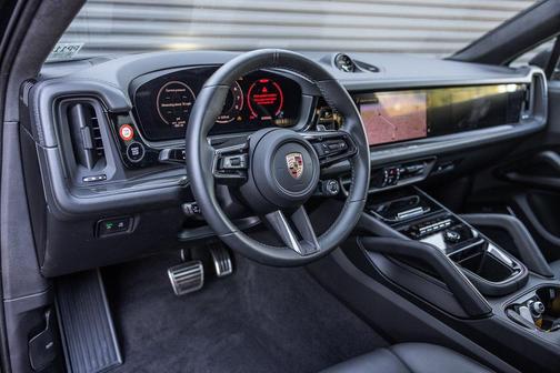 2025 Porsche Cayenne GTS