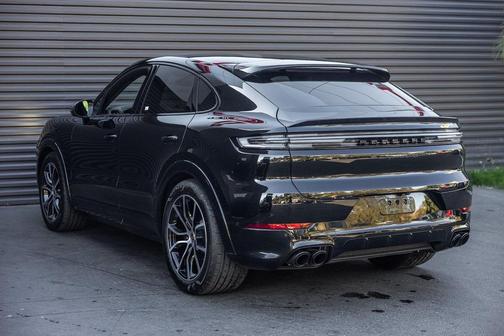 2025 Porsche Cayenne GTS