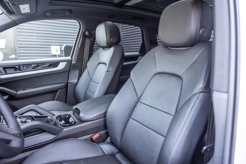 2025 Porsche Cayenne Base