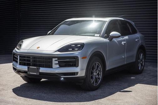 Dolomite Silver Metallic 2024 Porsche Cayenne Cayenne