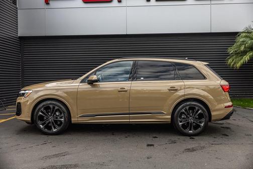 2025 Audi Q7 55 Prestige